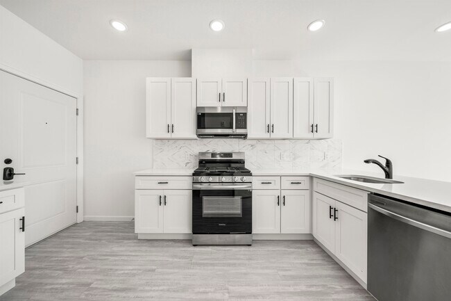 Building Photo - 51 E Main St