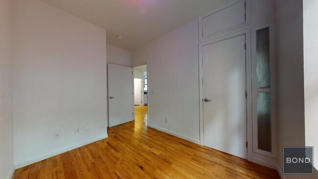 Building Photo - 441 W 51st St