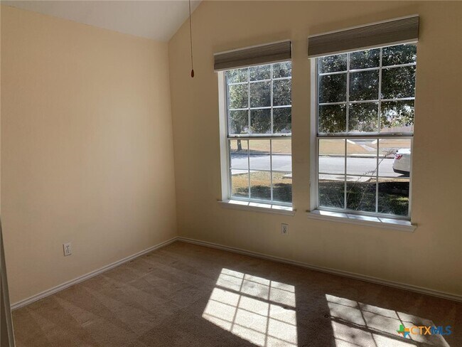 Building Photo - 2708 Butterfly Dr