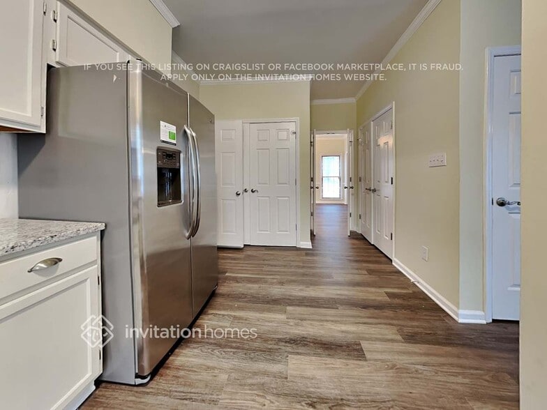 Building Photo - 10621 Northwoods Forest Dr