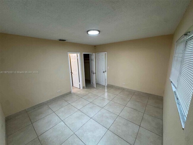 Building Photo - 1732 NE 158th St