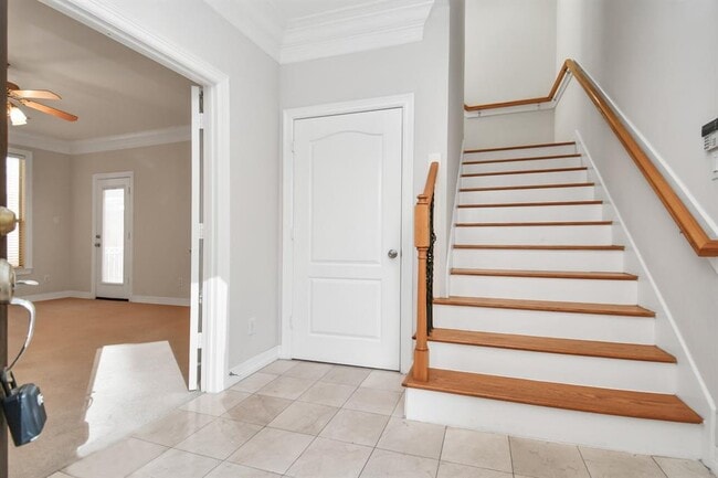 Building Photo - 833 Rosine St