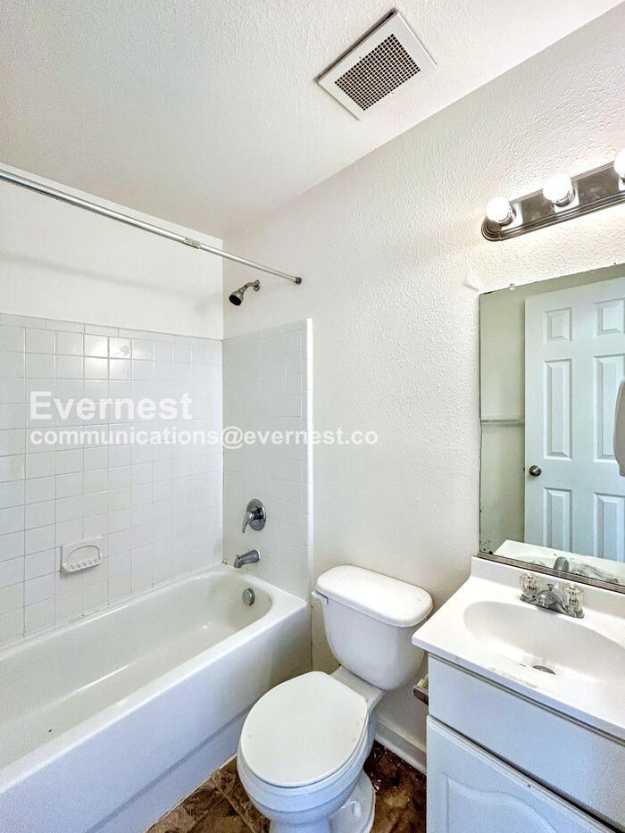 Building Photo - 3530 E Richmond Rd