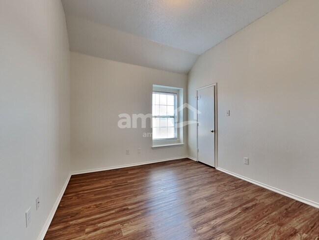 Building Photo - 7701 Longbow Ln