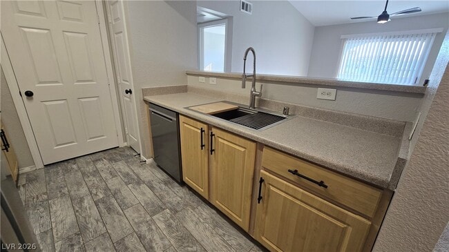 Building Photo - 6955 N Durango Dr