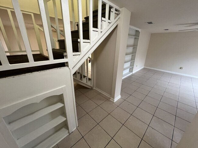 Building Photo - Brightside View