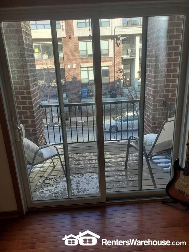 Building Photo - 2 Bedroom, 4 Bath Townhouse in a Great Riv...