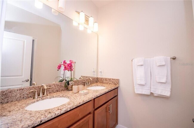 Building Photo - 9047 Dogleg Dr