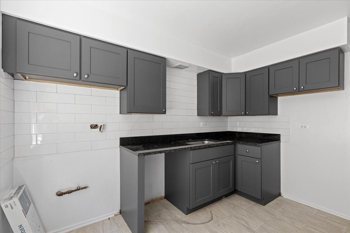 Building Photo - 6705 N California Ave