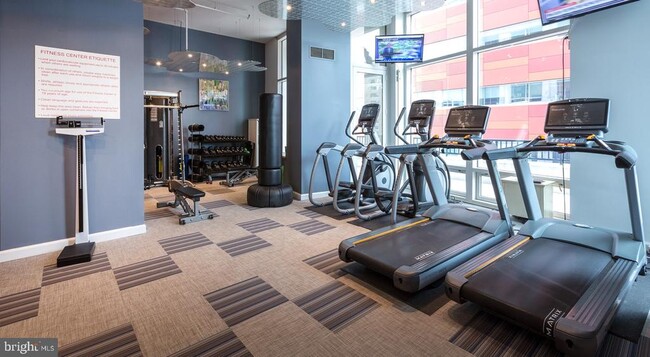 Building Photo - 206 W Washington Square