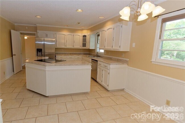 Building Photo - 416 W Pine St