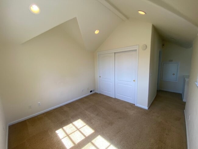 Building Photo - 241 Alder St