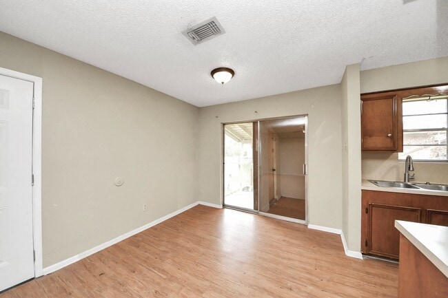 Building Photo - 1006 Perry St