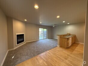 Building Photo - 3 Bed Townhome with awesome fenced yard!