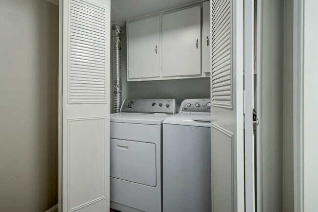 Building Photo - 10306 Hammerly Blvd