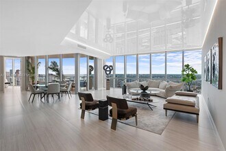 Building Photo - 851 NE 1st Ave