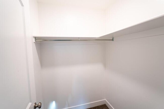 Building Photo - 8676 N Shadow Creek Alley