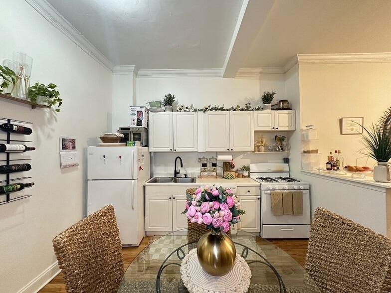 Building Photo - 918 Green Bay Rd