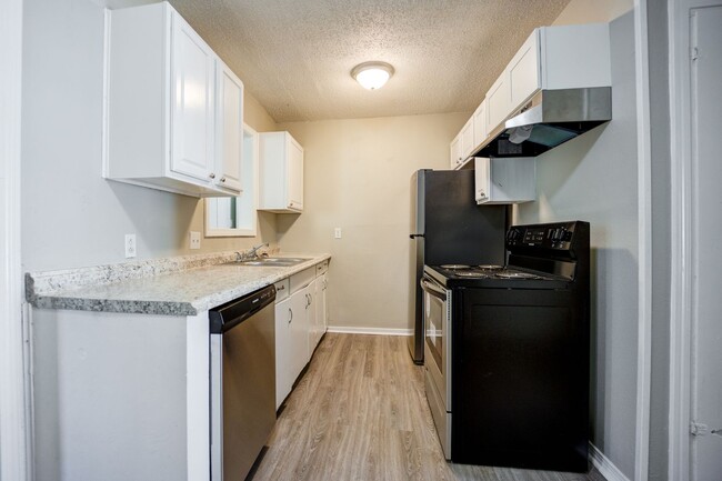 Building Photo - Freshly Updated 3 Bedroom Home