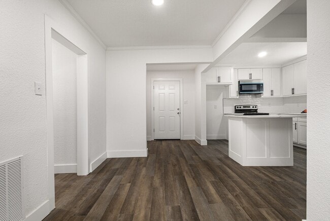 Building Photo - 1527 Columbia Ave