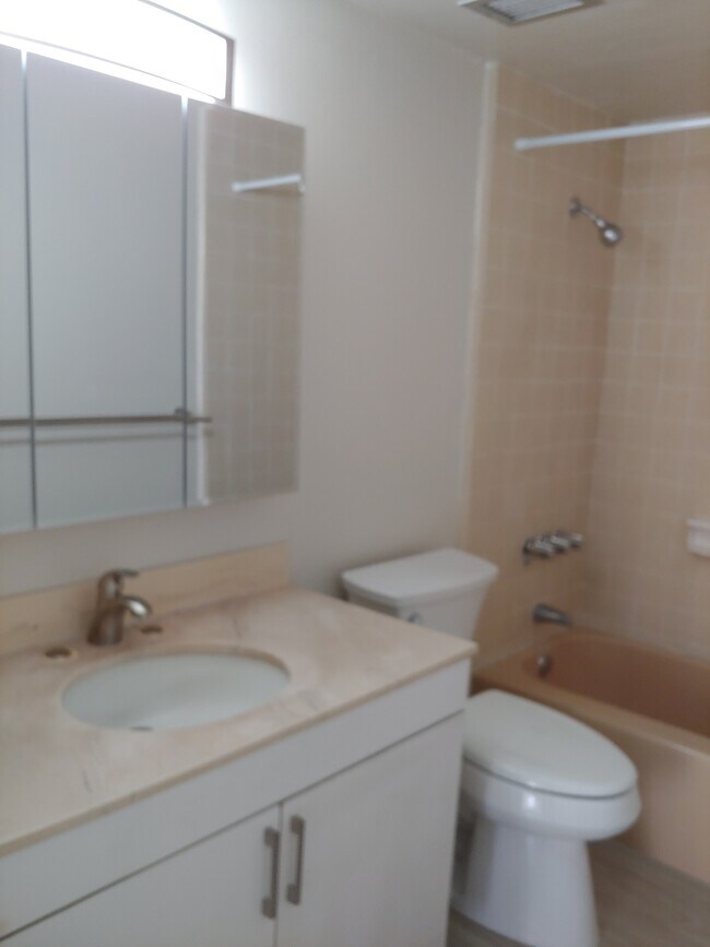 2nd bath - 1617 Kapiolani Blvd