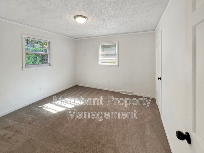 Building Photo - 104 Lora Ln