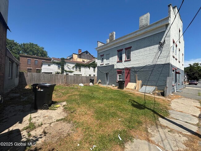 Building Photo - 663 2nd Ave