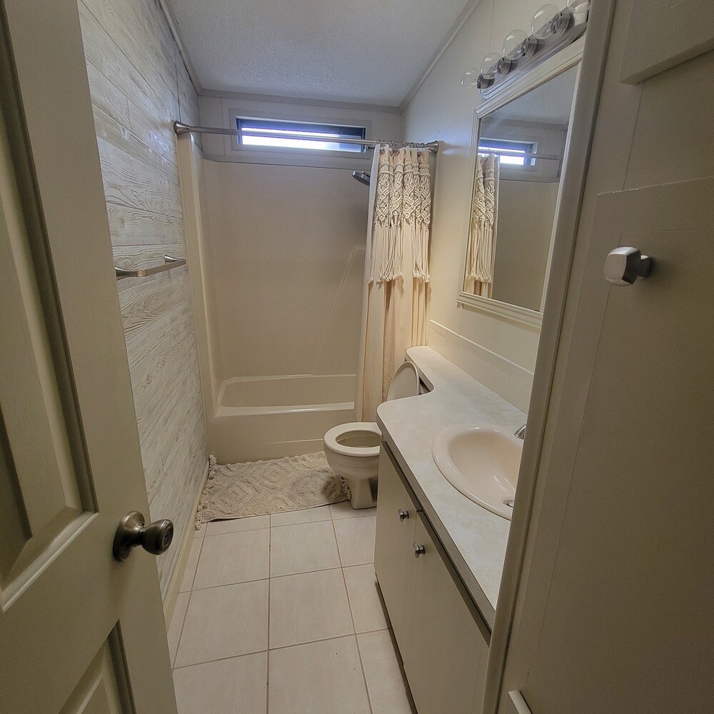 Bathroom Bedroom #1 - 3404 Seacoast St