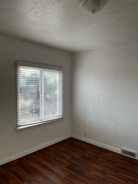 Downstairs Room #2 - 47 E 800 S
