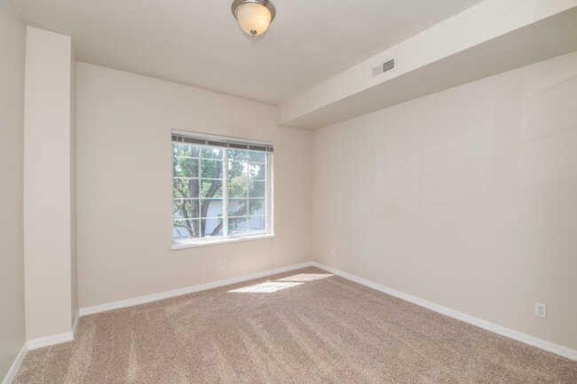 Building Photo - 150 S 800 E