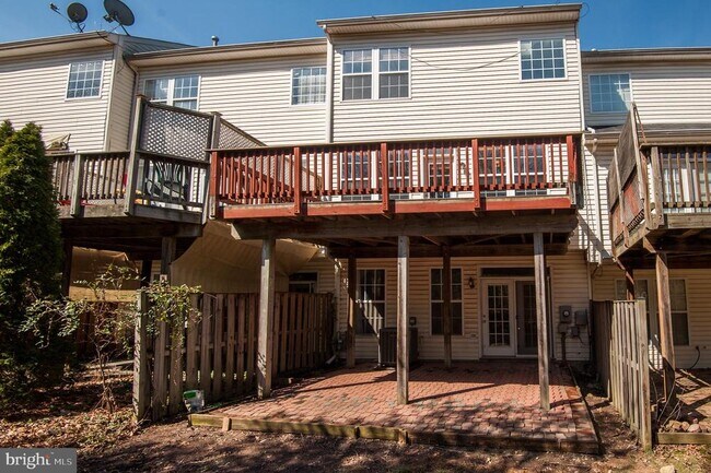 Building Photo - 18818 Silverwood Terrace