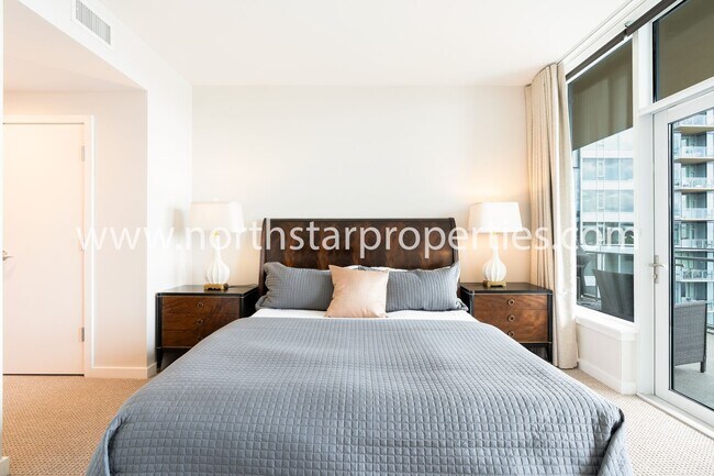 Building Photo - Unobstructed Views at The Strand