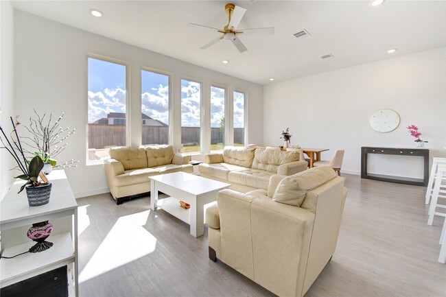 Building Photo - 21255 Doubtful Cyn Dr