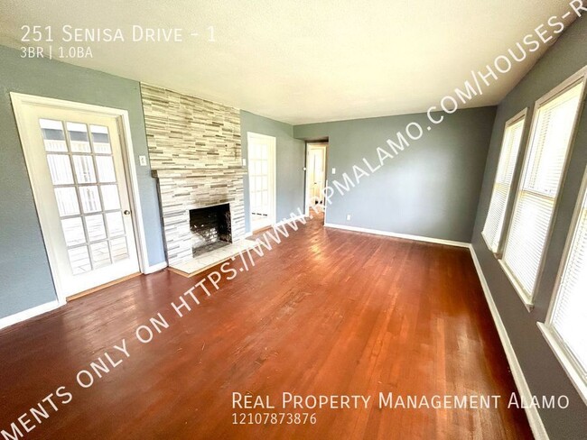 Building Photo - **APPLICATION RECEIED** *MOVE IN SPECIAL!*...