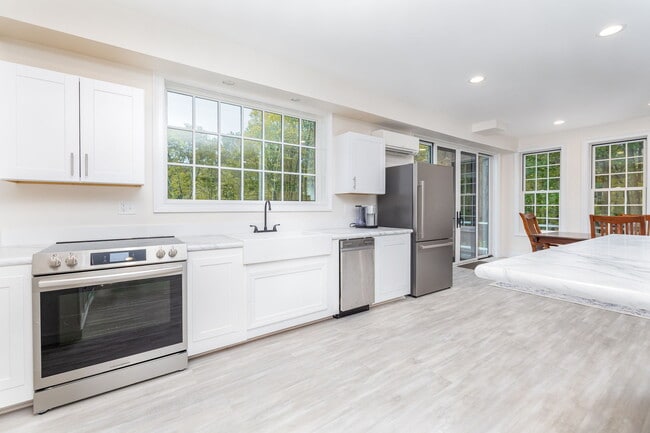 Building Photo - 235 White Deer Rocks Rd