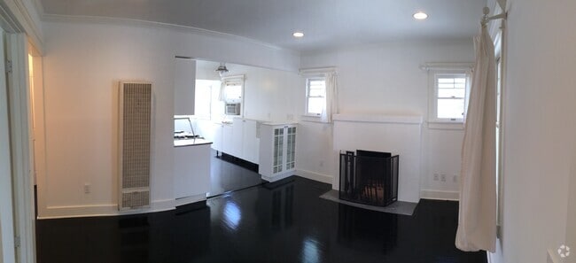 Building Photo - 3327 Caroline Ave