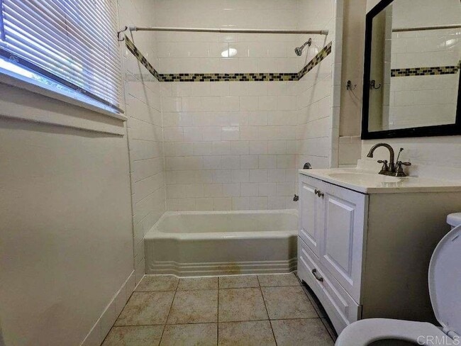 Building Photo - 517 24th St