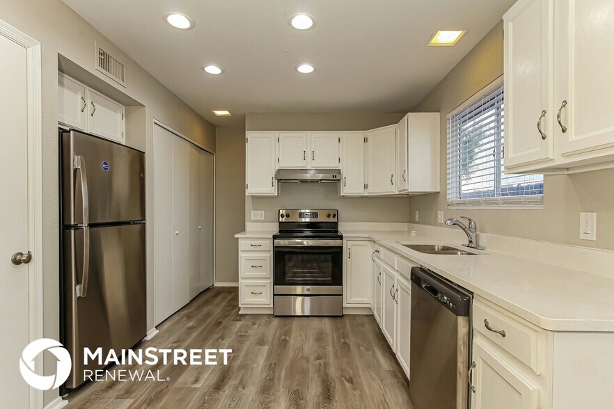 Building Photo - 1506 E Wescott Dr