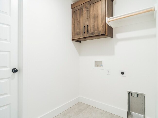 Building Photo - 1440 Emmerson St