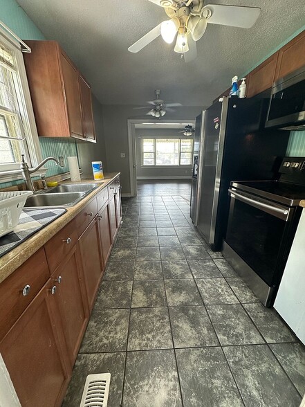 Building Photo - 4850 Saints Delight Rd