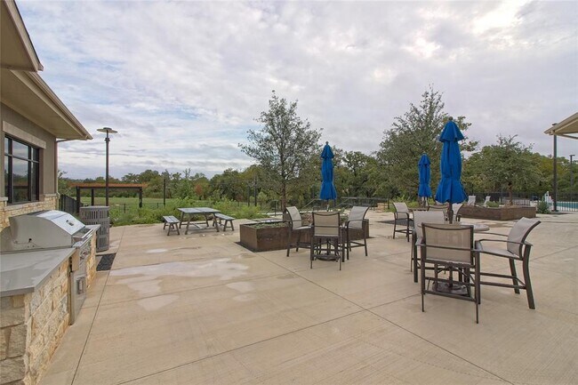 Building Photo - 608 Benton Ln