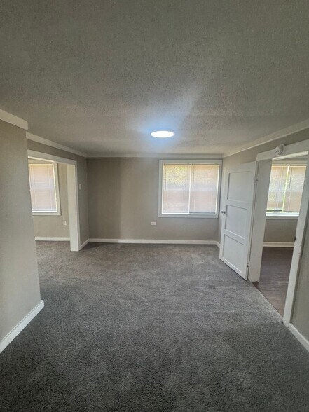 Building Photo - 156 S Pkwy E