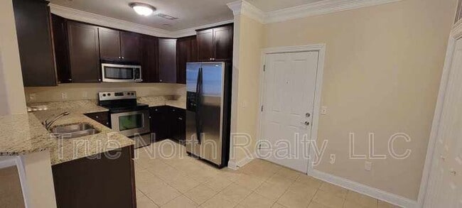 Building Photo - 960 Perry St