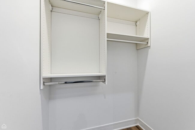 Building Photo - 861 E 63rd Pl