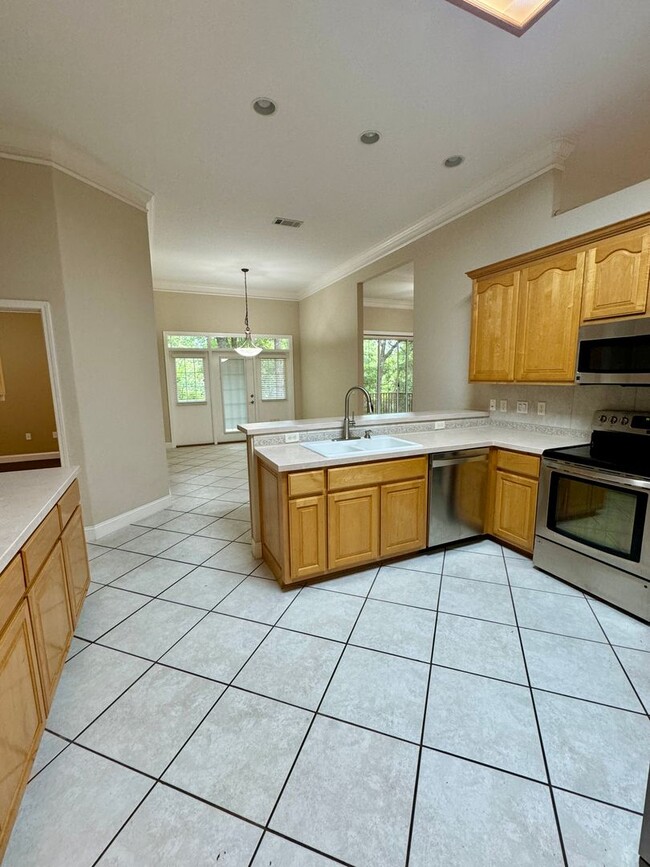 Building Photo - 217 Sweetwater Run