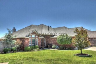 Building Photo - Moore 3/2 bed plus office and a storm shelter! Great schools, great access!