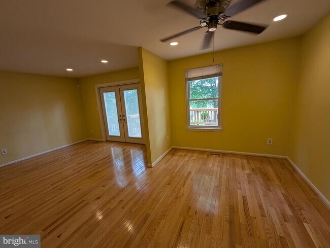 Building Photo - 8358 Stationhouse Ct