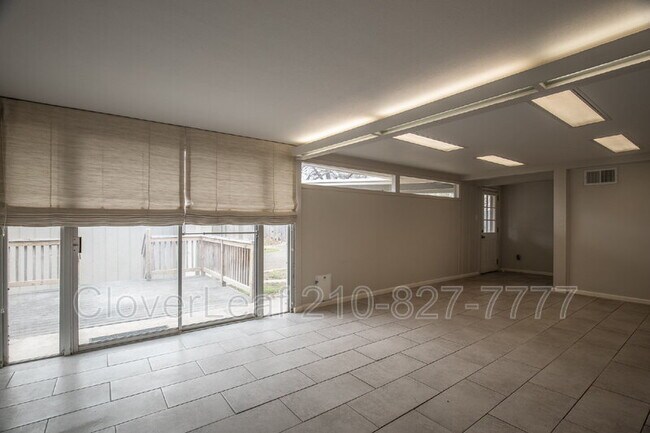 Building Photo - 2622 Hopeton Dr