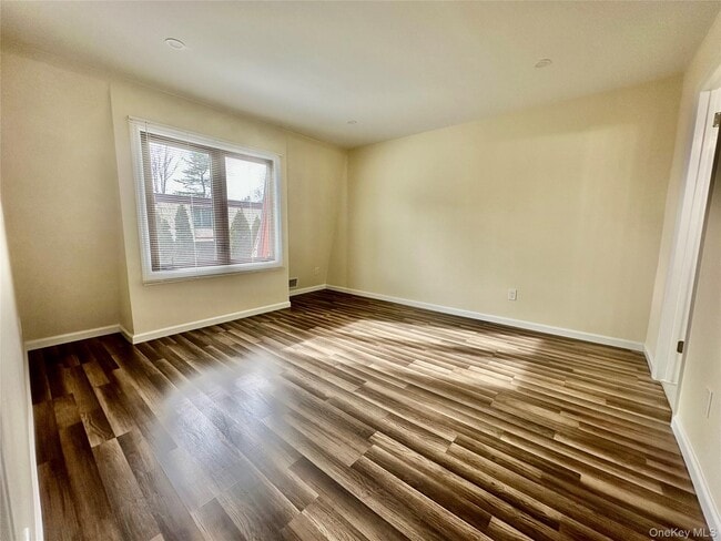 Building Photo - 2 Heritage Dr