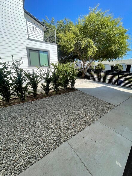 back patio - 6902 N Figueroa St